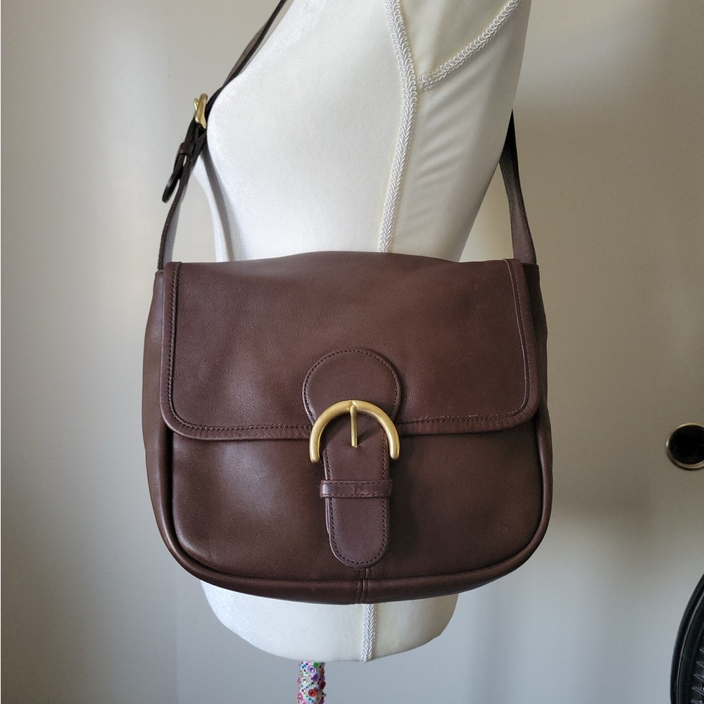 Coach Vintage shoulder bag , beautiful brown leather .